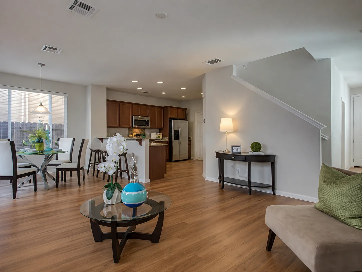 3 bed, 2.5 bath, 1692 sqft, $3,950 — Photo 3