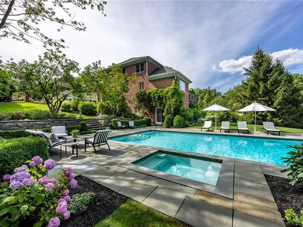 18 Kingwood Lane, Poughkeepsie, NY 12601