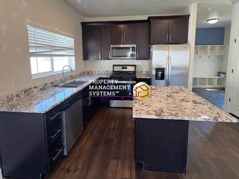 1909 E Magnolia Cir — Photo 6