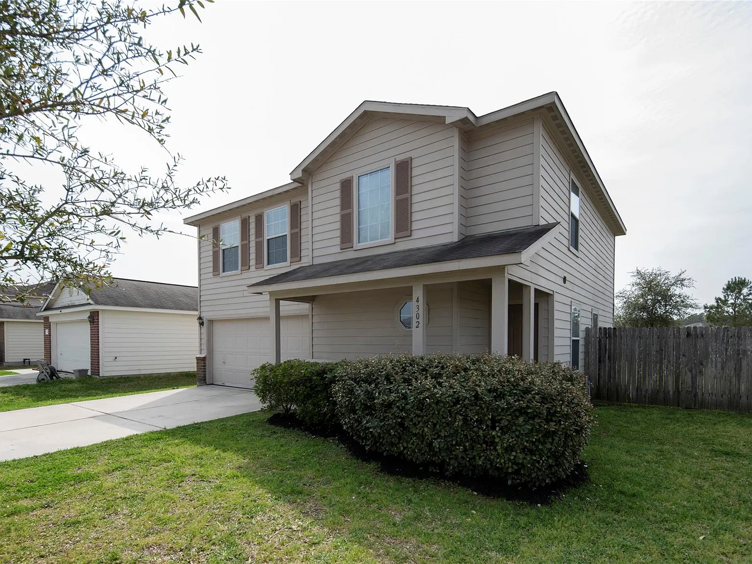 4 bed, 2.5 bath, 1890 sqft, $2,150 — Photo 2