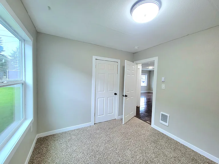 718 Perry Ave — Photo 19