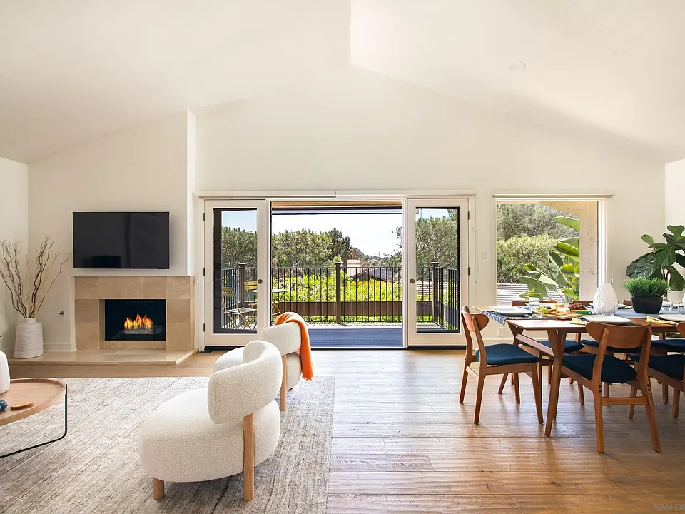 2452 Azure Coast Dr