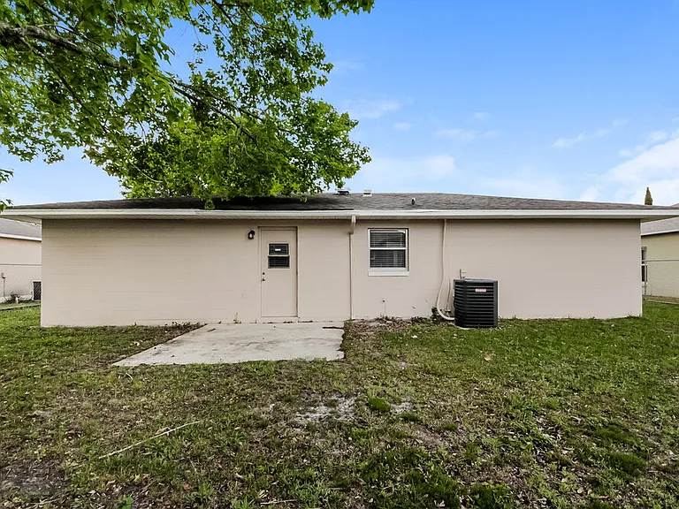 242 Cheshire Ct — Photo 15