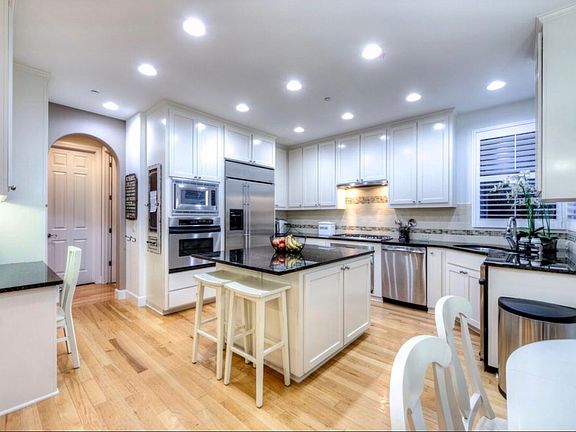 4th image of 36 Thorsson Ct