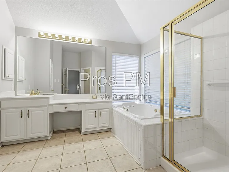 2921 Meadow Glen Dr — Photo 21