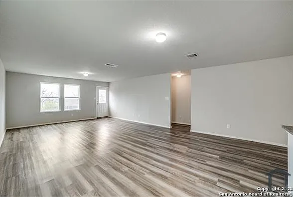 10226 Robbins Blf — Photo 4