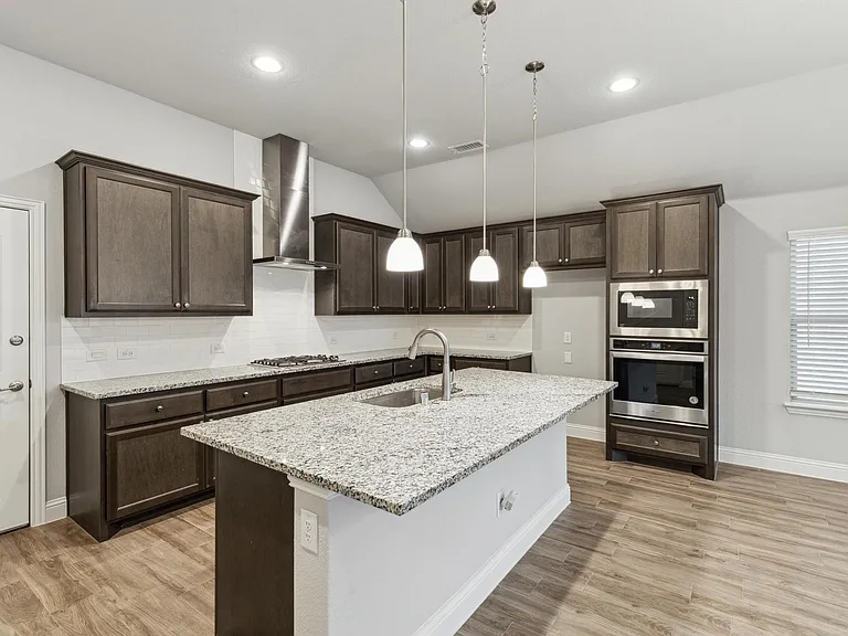 810 Mildren Ln — Photo 11