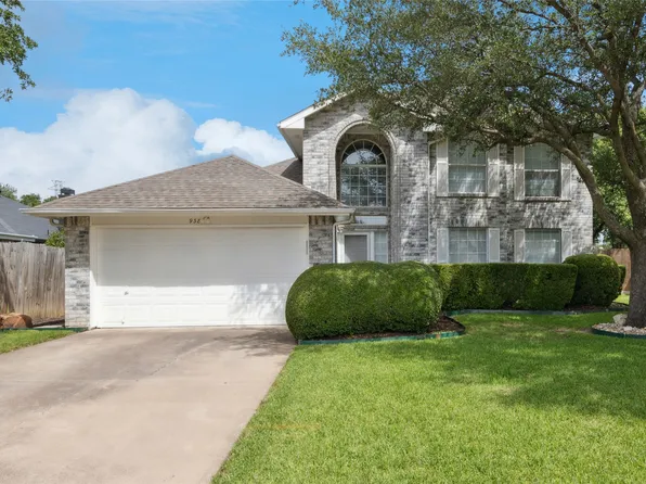 938 Silver Streak Dr, Saginaw, TX 76131