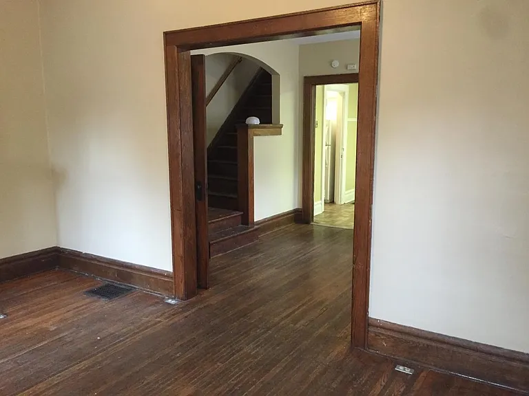 1638 Indianola Ave — Photo 5