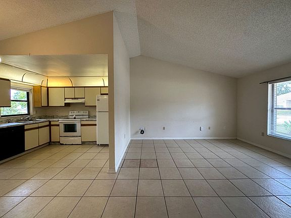 5th image of 781 Lucaya Dr