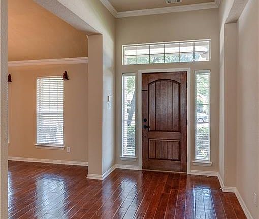 3rd image of 303 Parkview Dr