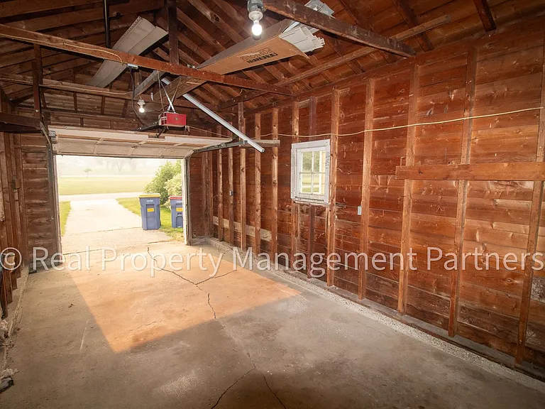 772 Hubbard St NE — Photo 27