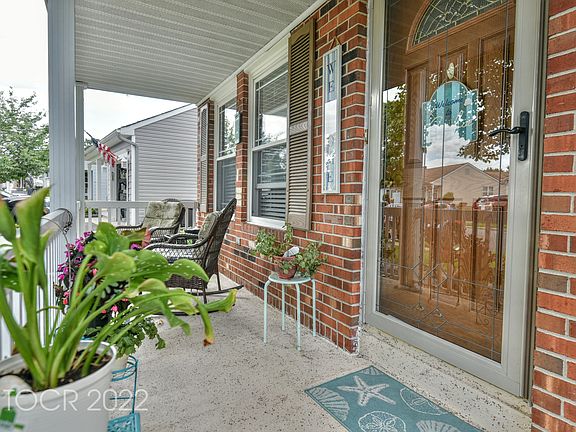 4th image of 118 Paradise Blvd