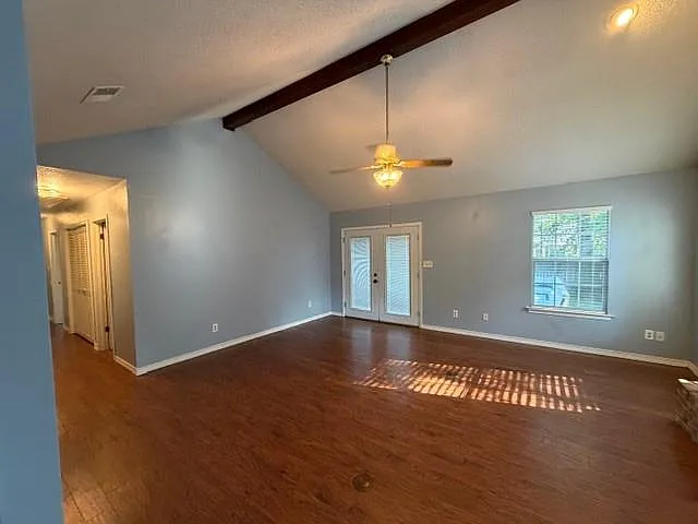 3 bed, 2.0 bath, 1474 sqft, $1,950 — Photo 3