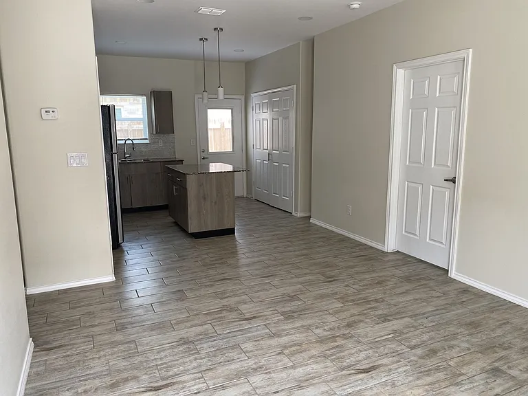 4903 N Hiawatha Dr — Photo 11