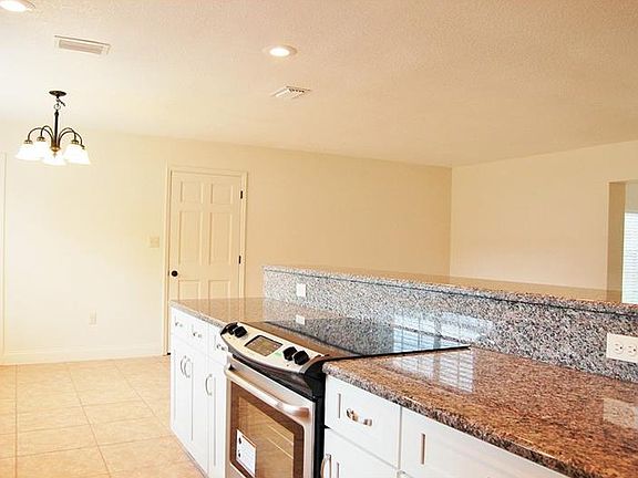 5th image of 621 Orange Valley Cir