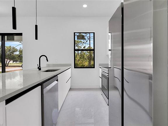 4th image of 534 Lone Star LN