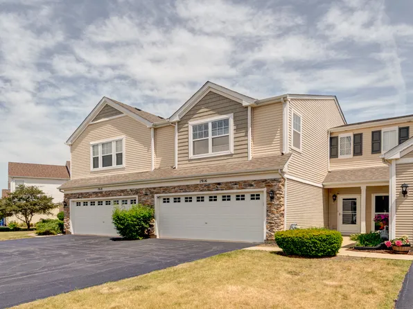 1916 Cobblestone Dr, Carpentersville, IL 60110