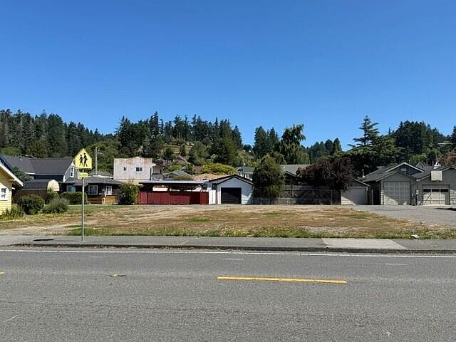 1st image of 860 Main St
