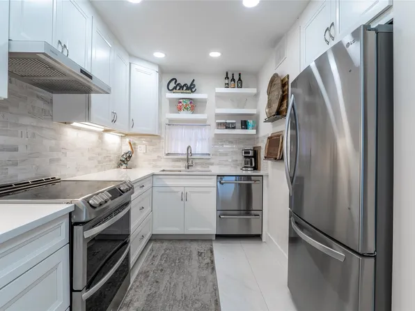 9411 N Hollybrook Lake Drive #310, Pembroke Pines, FL 33025