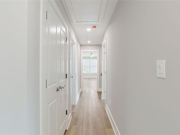 5th image of 759 Mountain Ridge Way S #1