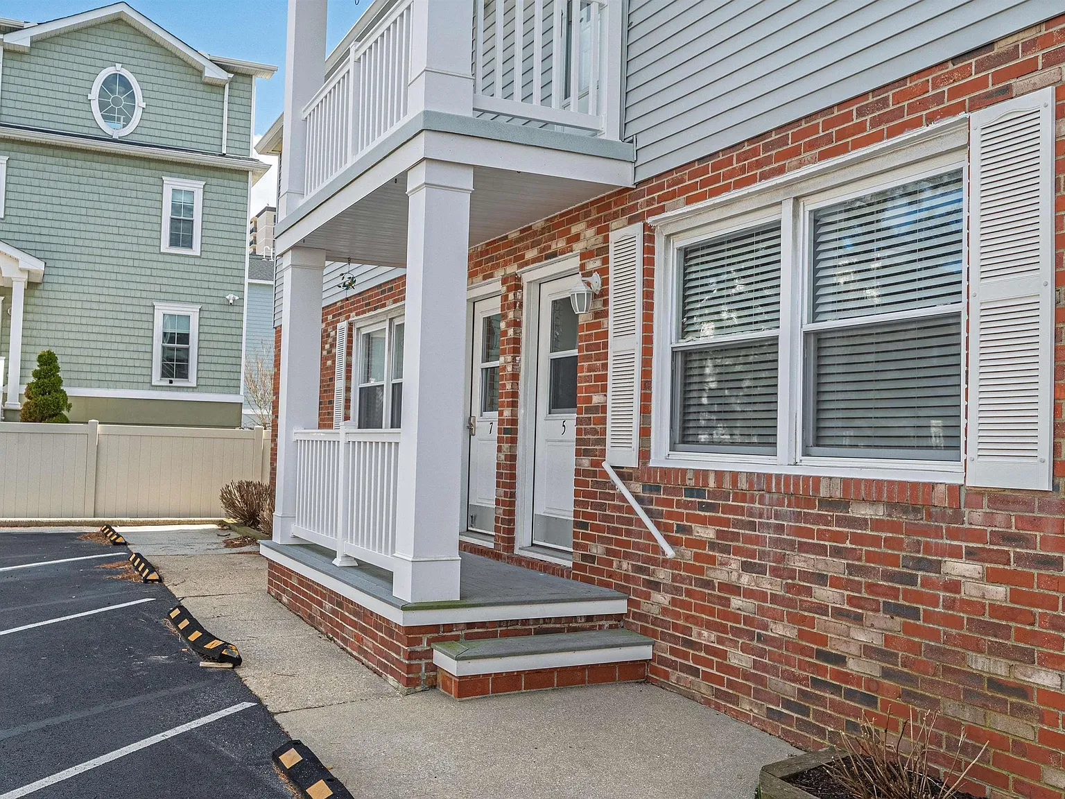2 bed, 1.5 bath, $15,000 — Photo 2