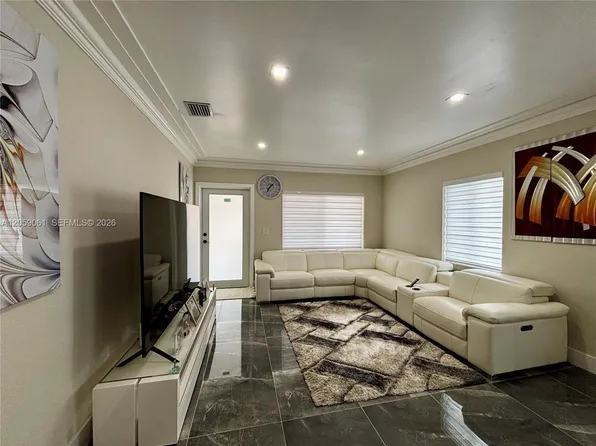 1043 NW 33rd St, Miami, FL 33127