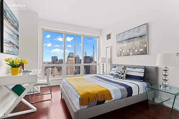 Rented by Sotheby's International Realty | media 25