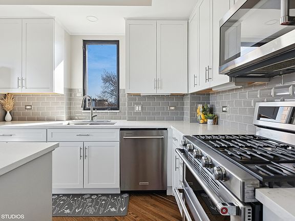 5th image of 3232 N Halsted St Unit H401