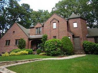 128 Oaklawn Ave, Cranston, RI 02920