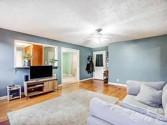 4th image of 1105 Balthis Dr