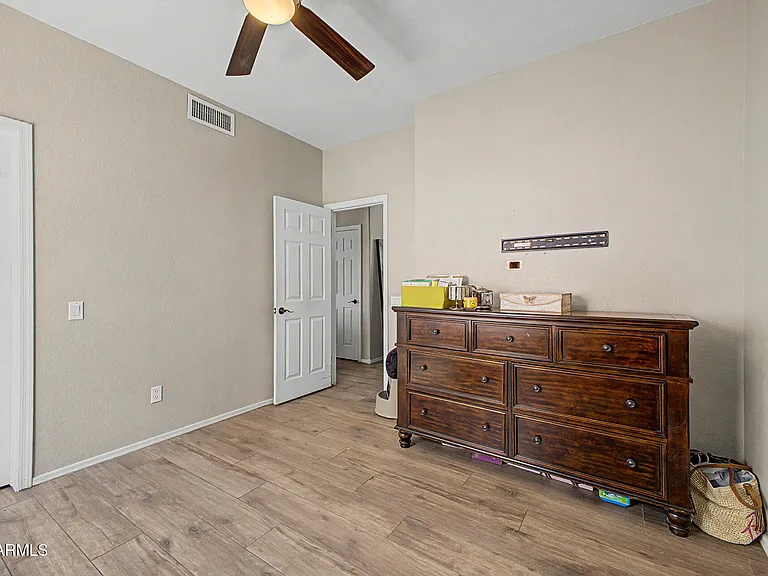 4518 E Rowel Rd — Photo 17