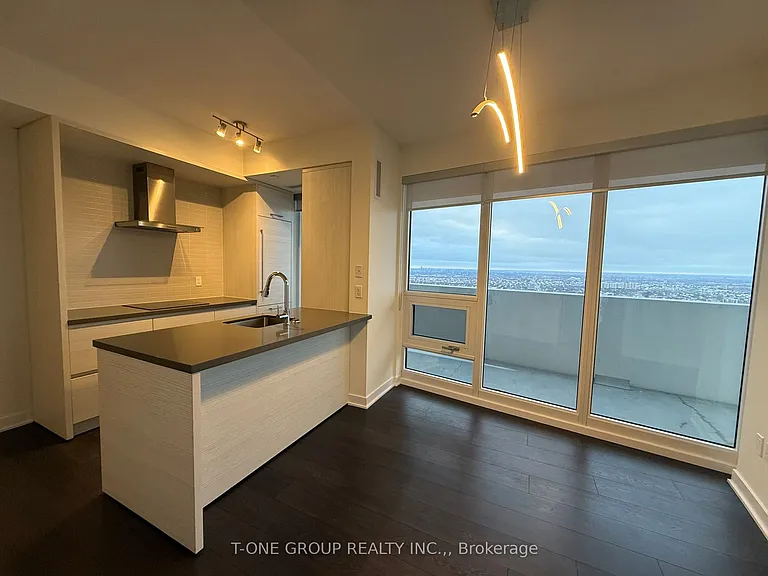 2221 Yonge St #5409 — Photo 4