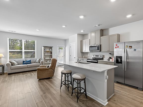 4th image of 257 Hazel Ln