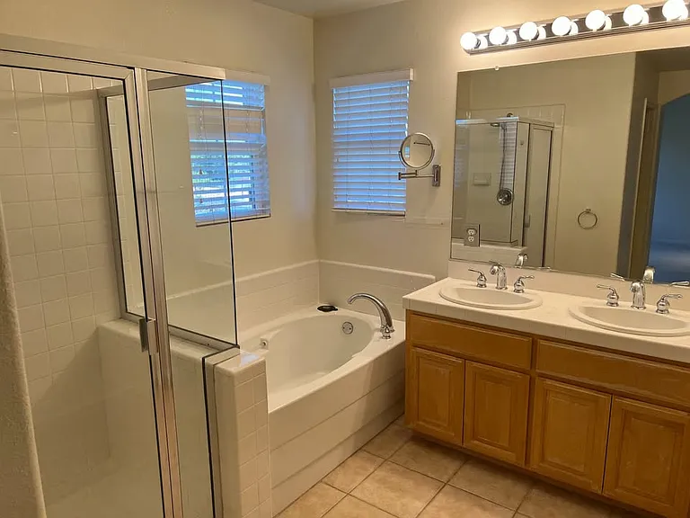 11 Royal Oak Ct — Photo 10