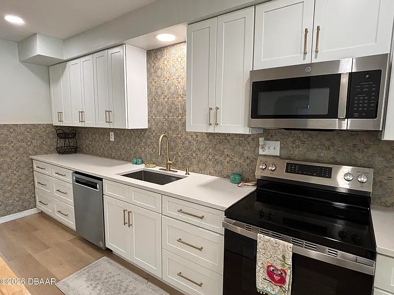 43 Warwick Ave — Photo 8
