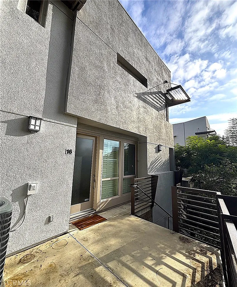 2 bed, 2.5 bath, 1110 sqft, $4,300 — Photo 4