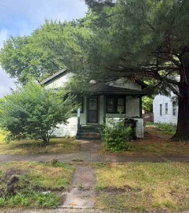 1st image of 909 Huey St