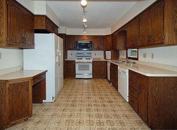 2nd image of 2655 Van Dyke Street