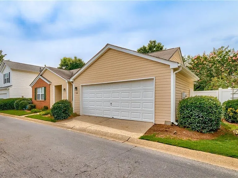 224 Harmony Ct — Photo 2
