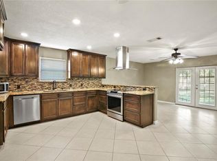 324 Hillside Ct, Burleson, TX 76028