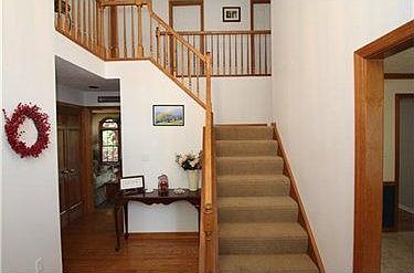 2nd image of 215 Crescent Ct