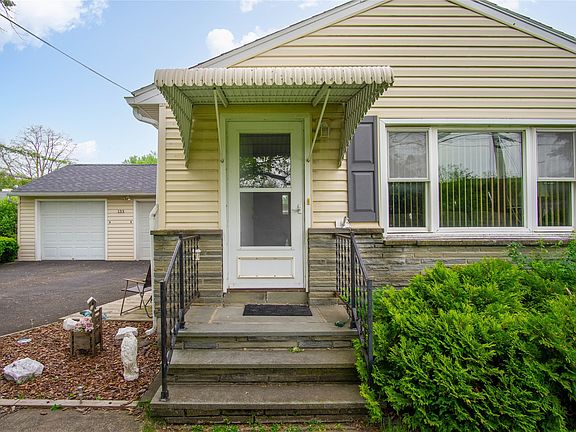 4th image of 133 Vestal Rd