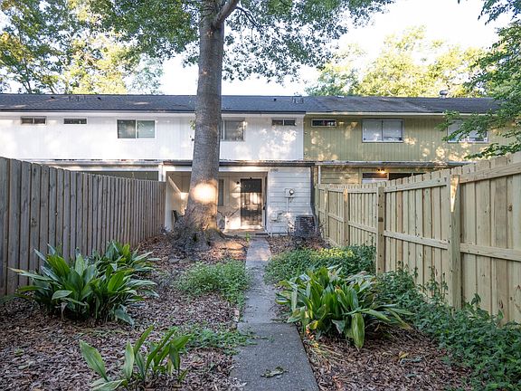 2nd image of 880 College Ave