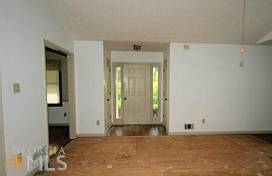 3rd image of 1400 Hillside Pl SE
