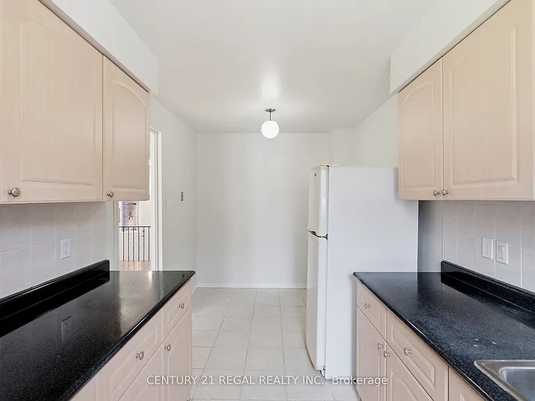28 Newdawn Cres — Photo 15