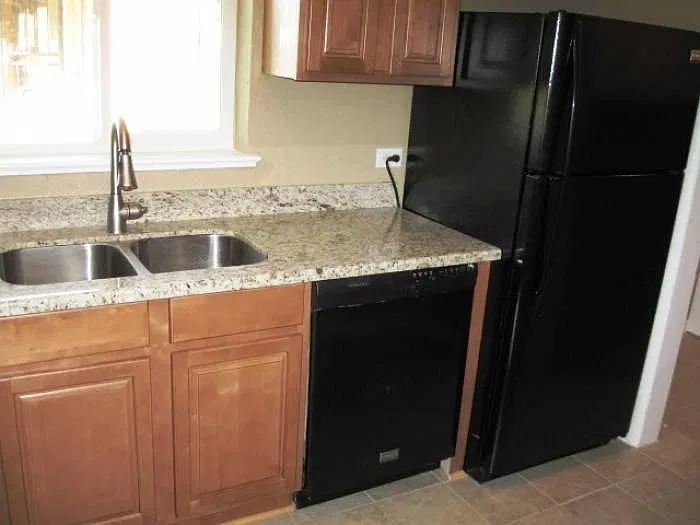 2 bed, 1000 sqft, $1,895 — Photo 2