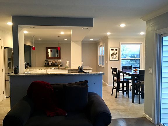 3rd image of 3829 Hanover Dr