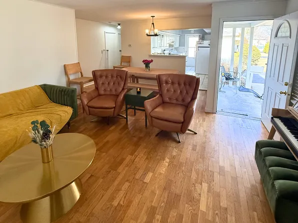 356 Marion Ct, Wheeling, IL 60090