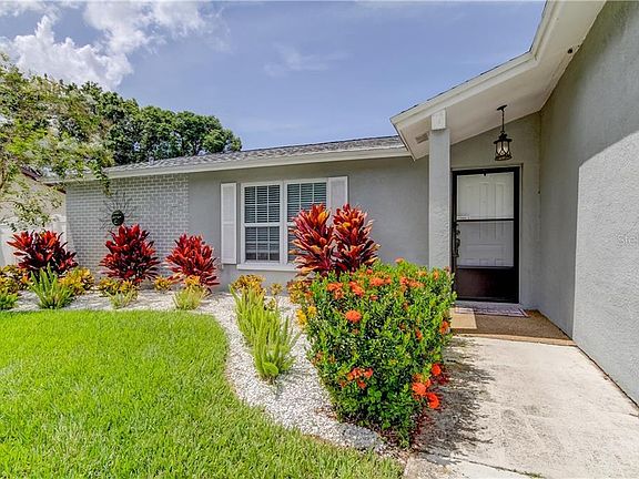 3rd image of 942 Harbor Cir
